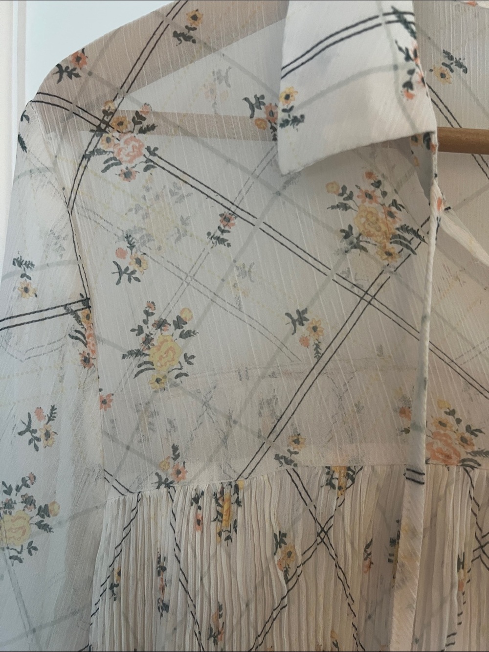 Zara Sheer White Floral Tie-Neck Blouse - Picture 3 of 4